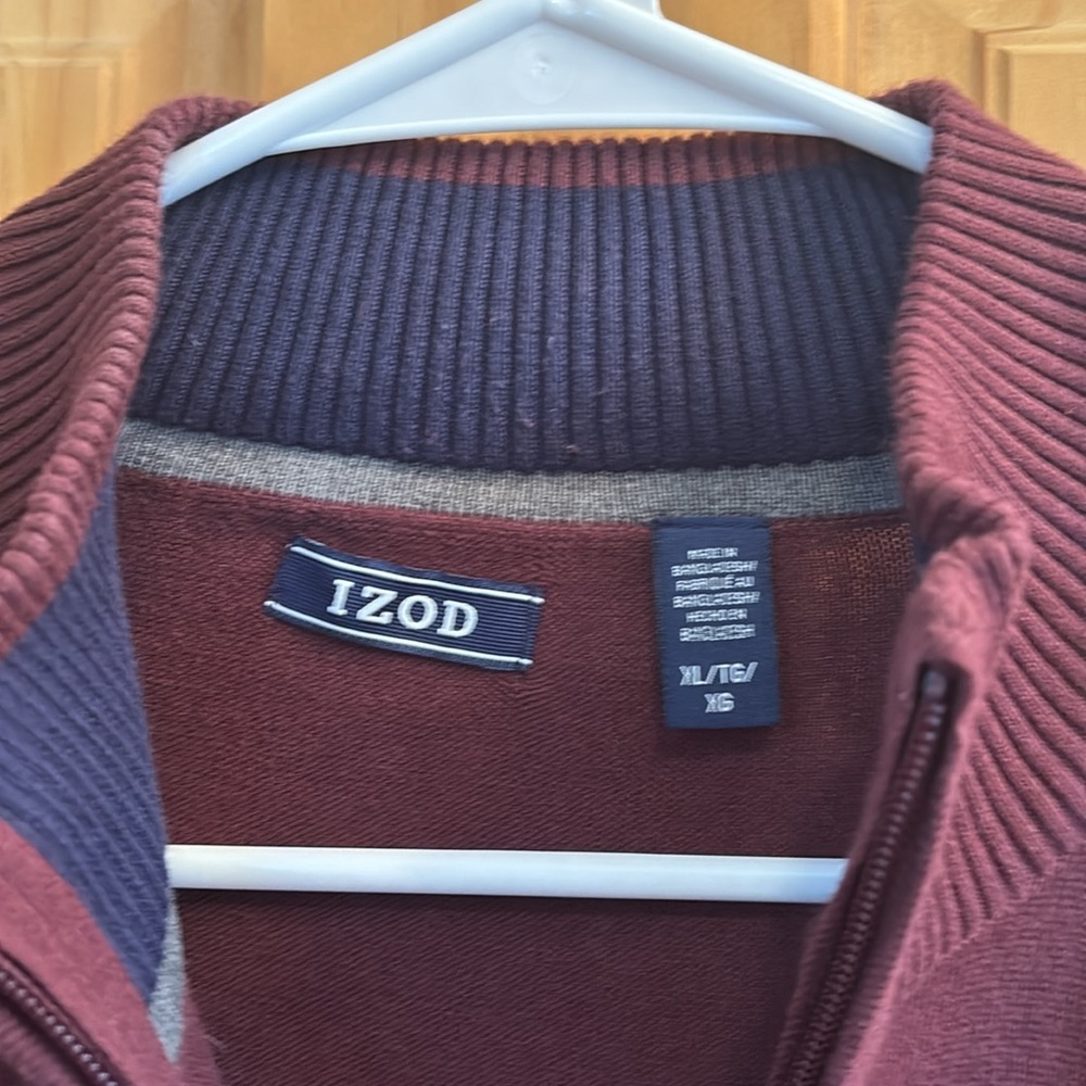 IZOD
Men’s Maroon Jersey 1/4 Zip Sweater - Picture 3 of 4
